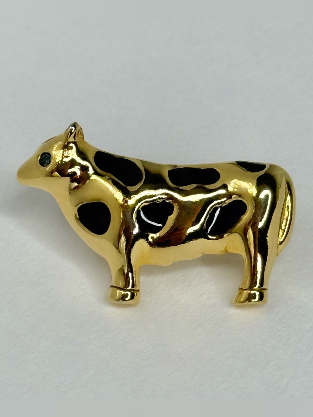 Vintage Signed CAROLEE Gold Tone Black Enamel Cow Brooch Pin Green Crystal Eye
